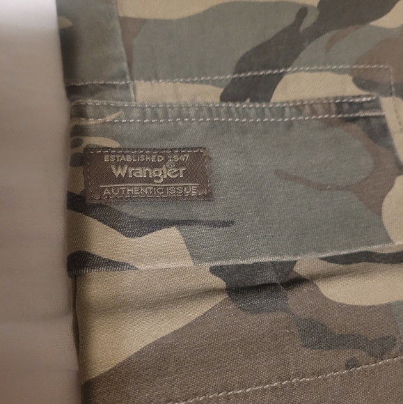 Boys Wrangler camo cargo pants - Picture 3 of 5